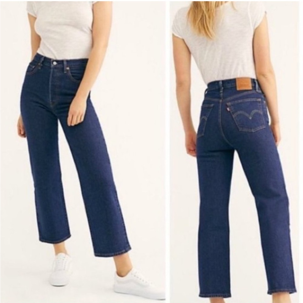 Levi’s Ribcage Straight leg dark wash